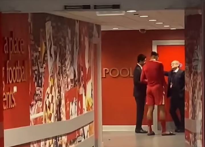 Ќе пукне ли „бомба“, Ван Дајк по елиминацијата во разговор со челните луѓе во ПСЖ (ВИДЕО)